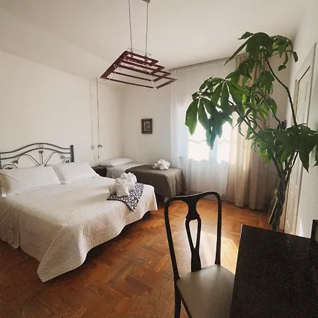 Couette-café Rosa 3*